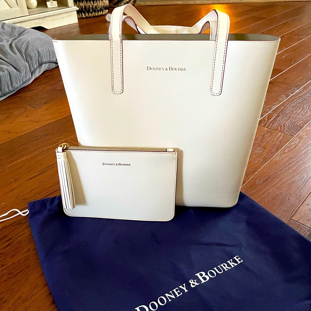 AUTHENTIC💯 DOONEY & BOURKE Ivory Tote w/ small zipper purse/cosmetic case